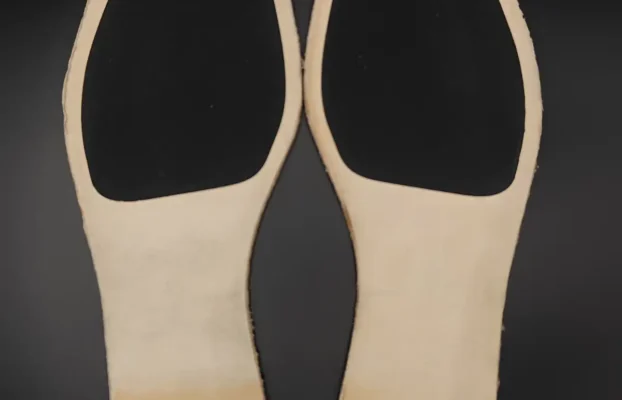 PROCESO DE FABRICACION DE SUELAS DE CUERO CON INYECCION PLASTICA